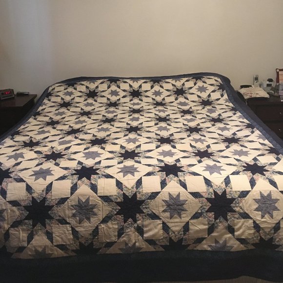 Other - Vintage Blue Starburst Pattern Quilt